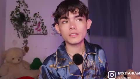 Snapshot of angelocute_ chatting on August 7, 2026, 1:51 am Angelo I work from home this is my room online show from August 7, 2026, 1:51 am