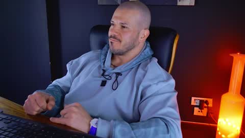 Snapshot of angeloeric chatting on February 12, 2025, 9:31 am BlackWolf online show from February 12, 2025, 9:31 am