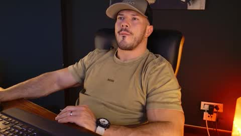 Snapshot of angeloeric chatting on October 30, 2025, 2:18 pm BlackWolf online show from October 30, 2025, 2:18 pm