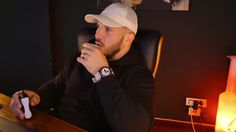 Snapshot of angeloeric chatting on December 5, 2025, 12:25 pm BlackWolf online show from December 5, 2025, 12:25 pm