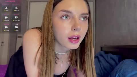 Snapshot of angelsofi__ chatting on November 28, 2025, 6:10 pm angelsofi__ online show from November 28, 2025, 6:10 pm