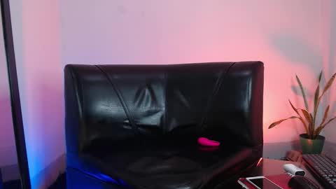 Snapshot of angelstorm_ chatting on October 29, 2025, 4:15 am Angel Storm online show from October 29, 2025, 4:15 am