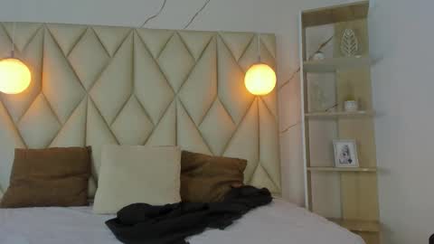 ANGIE online show from November 17, 2025, 2:01 pm