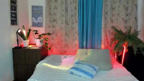 Snapshot of angelwhitte chatting on November 21, 2025, 11:25 pm angelwhitte online show from November 21, 2025, 11:25 pm