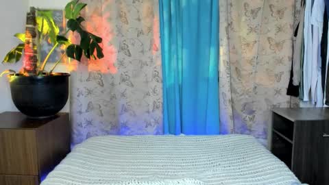 Snapshot of angelwhitte chatting on February 12, 2026, 8:26 pm angelwhitte online show from February 12, 2026, 8:26 pm