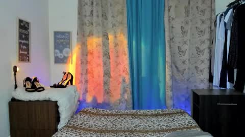 Snapshot of angelwhitte chatting on February 23, 2026, 12:41 am angelwhitte online show from February 23, 2026, 12:41 am