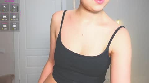 Snapshot of angelxloe chatting on May 1, 2026, 10:03 pm Im Chloe i do FLASH BOOBS for new fan club online show from May 1, 2026, 10:03 pm