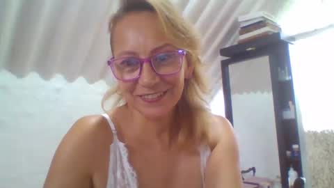 Snapshot of angelycute476334 chatting on February 3, 2026, 7:52 pm angelycute476334 online show from February 3, 2026, 7:52 pm