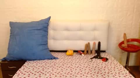 Snapshot of angie_bbw chatting on November 28, 2025, 7:27 pm Angie online show from November 28, 2025, 7:27 pm