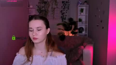 Snapshot of angie_foxy chatting on June 11, 2026, 7:23 pm Angle online show from June 11, 2026, 7:23 pm