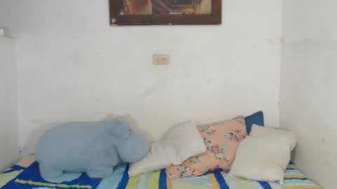 ints marianaroldan945 online show from January 7, 2026, 6:38 am