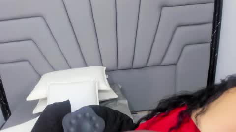 Snapshot of angie_will chatting on December 17, 2025, 7:42 pm A N G I E. online show from December 17, 2025, 7:42 pm