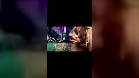 Snapshot of angusbone01 chatting on December 18, 2025, 2:23 pm angusbone01 online show from December 18, 2025, 2:23 pm