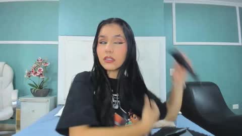 Ania online show from November 29, 2025, 10:13 pm