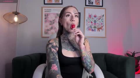 Snapshot of anie_ink chatting on November 29, 2025, 9:07 pm Anie or Nina online show from November 29, 2025, 9:07 pm