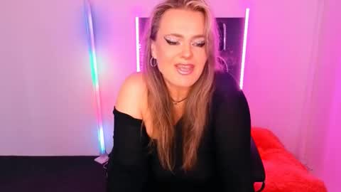 Aniela online show from September 14, 2025, 7:07 am