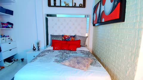 Snapshot of anielli69 chatting on October 25, 2025, 12:18 am laura online show from October 25, 2025, 12:18 am