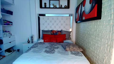 Snapshot of anielli69 chatting on October 30, 2025, 2:02 am laura online show from October 30, 2025, 2:02 am