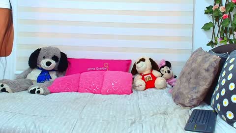 Snapshot of anielli69 chatting on November 23, 2025, 7:35 pm laura online show from November 23, 2025, 7:35 pm