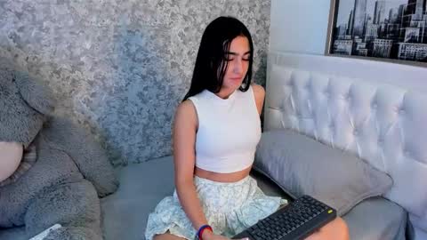 anika_h online show from February 11, 2026, 11:59 am