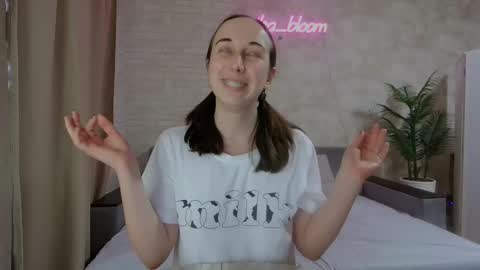 Snapshot of anikabloom chatting on January 22, 2025, 8:07 am anikabloom online show from January 22, 2025, 8:07 am