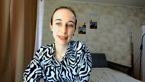 Snapshot of anikabloom chatting on May 20, 2026, 8:42 am anikabloom online show from May 20, 2026, 8:42 am