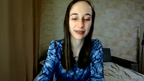 Snapshot of anikabloom chatting on May 28, 2026, 9:23 pm anikabloom online show from May 28, 2026, 9:23 pm