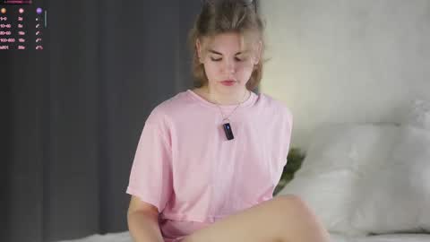 Snapshot of anishavivo chatting on December 14, 2025, 12:32 pm AnishaVivo online show from December 14, 2025, 12:32 pm