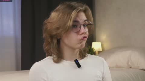 AnishaVivo online show from April 6, 2026, 12:06 pm