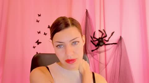 Anni online show from November 19, 2025, 7:19 am