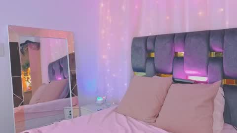 Snapshot of anitaglow chatting on November 11, 2025, 10:43 pm anitaglow online show from November 11, 2025, 10:43 pm