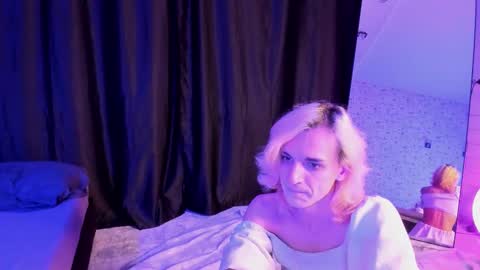 Snapshot of anjella_botton chatting on October 24, 2025, 6:26 pm Angel online show from October 24, 2025, 6:26 pm