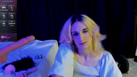 Snapshot of anjella_botton chatting on November 5, 2025, 7:03 pm Angel online show from November 5, 2025, 7:03 pm