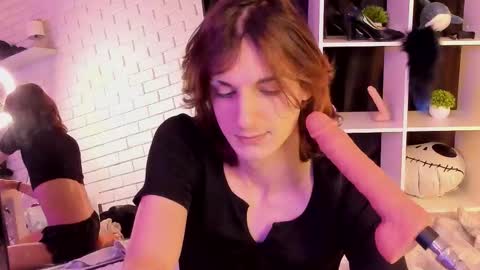 Snapshot of anjella_botton chatting on November 19, 2025, 6:41 pm Angel online show from November 19, 2025, 6:41 pm