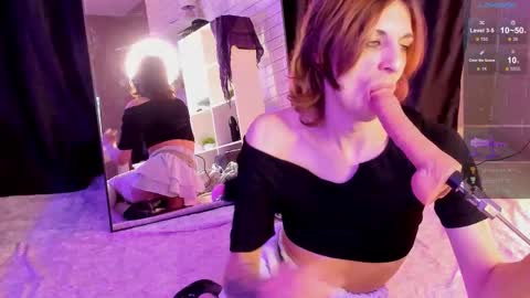 Snapshot of anjella_botton chatting on November 27, 2025, 7:05 pm Angel online show from November 27, 2025, 7:05 pm