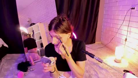 Snapshot of anjella_botton chatting on November 28, 2025, 6:43 pm Angel online show from November 28, 2025, 6:43 pm