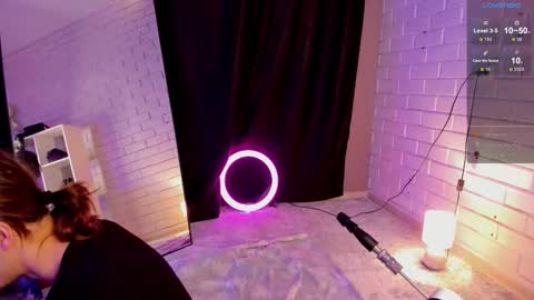 Snapshot of anjella_botton chatting on December 1, 2025, 6:24 pm Angel online show from December 1, 2025, 6:24 pm