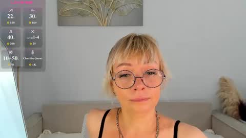 Snapshot of ann_annise chatting on July 14, 2026, 9:14 am ann_annise online show from July 14, 2026, 9:14 am