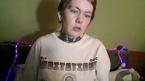 ann_lelala_ online show from February 17, 2025, 1:32 pm