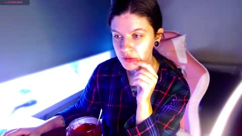 Snapshot of ann_mikele chatting on January 6, 2025, 10:02 am Ann online show from January 6, 2025, 10:02 am