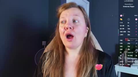 Snapshot of anna_bones chatting on September 27, 2025, 10:31 am Anna online show from September 27, 2025, 10:31 am