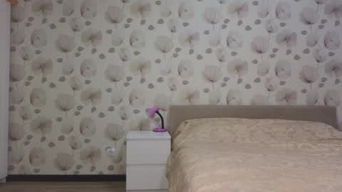 annabel_themoon online show from September 12, 2025, 2:33 am