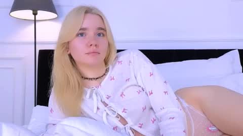 AnnaBelle online show from November 1, 2025, 5:53 am