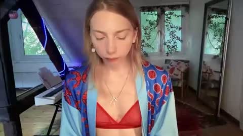 Anna Darko online show from July 25, 2026, 2:58 pm