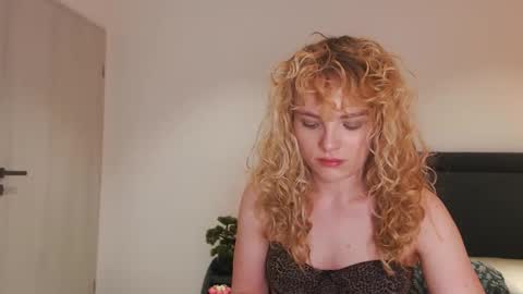 annaevv online show from May 22, 2026, 2:51 am