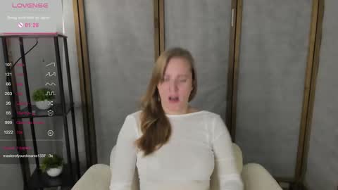 Snapshot of annagrees1 chatting on November 21, 2025, 1:43 pm annagrees1 online show from November 21, 2025, 1:43 pm