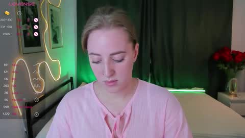 Snapshot of annagrees1 chatting on December 3, 2025, 2:15 pm annagrees1 online show from December 3, 2025, 2:15 pm