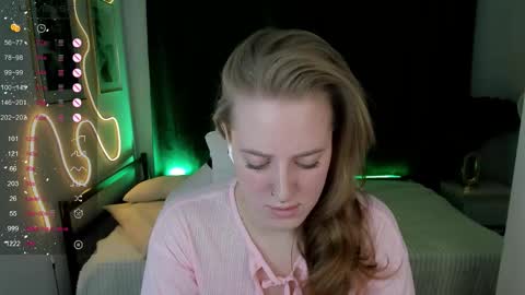 Snapshot of annagrees1 chatting on December 15, 2025, 2:32 pm annagrees1 online show from December 15, 2025, 2:32 pm