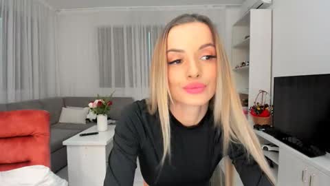 annaise  online show from December 22, 2025, 2:14 pm