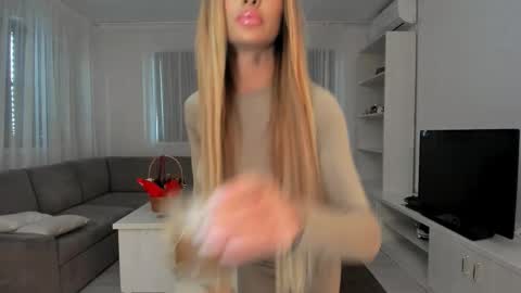 annaise  online show from January 16, 2026, 8:07 am